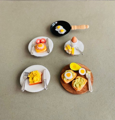 Dolls house scale - dolls, food
